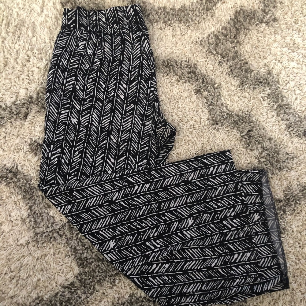 14/16 black and white Lane Bryant wide leg pants